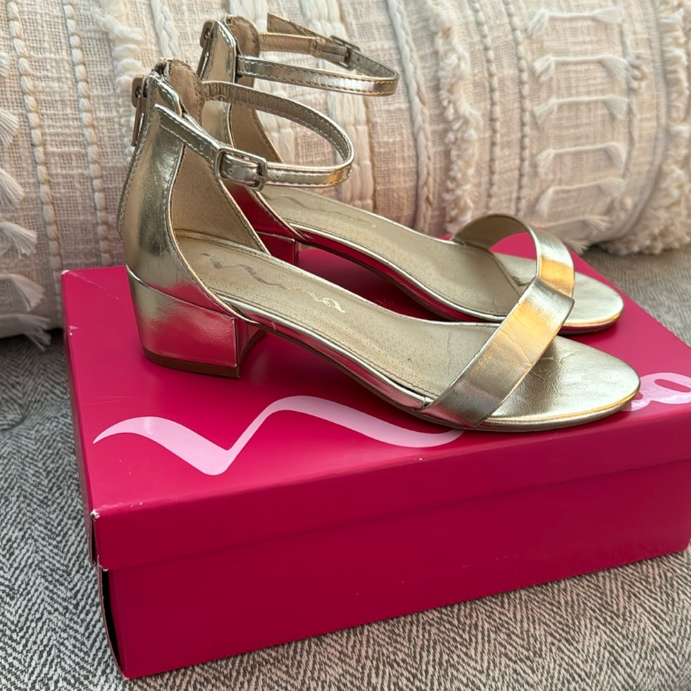 Nina gold strap sandal 1 inch heel shoes size 2 kids gently worn